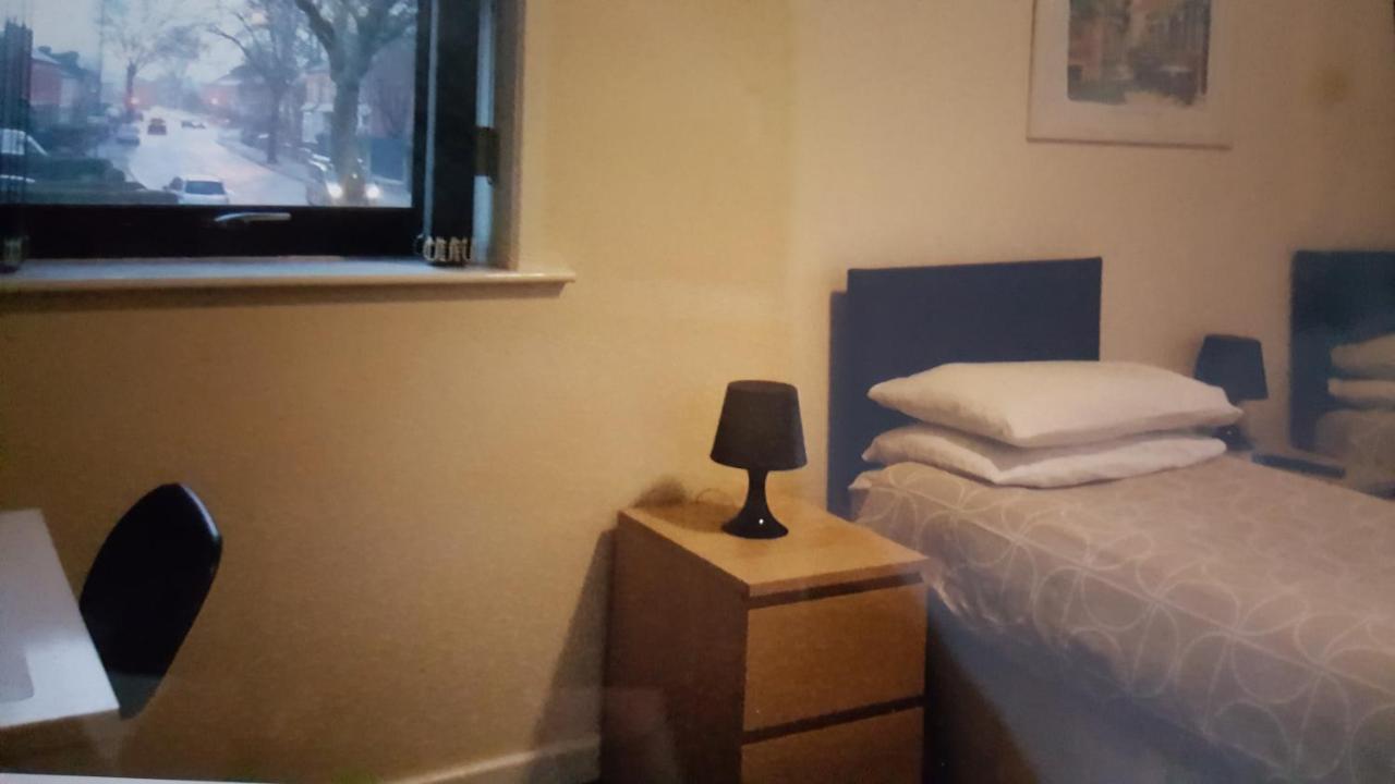 Kings Arms Hotel Farnworth Extérieur photo