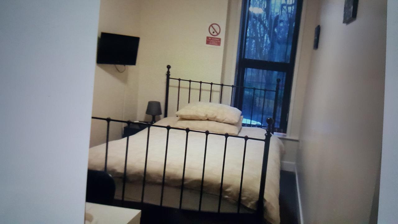 Kings Arms Hotel Farnworth Extérieur photo
